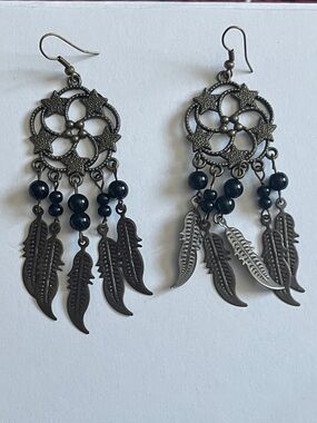 Black Bead Feather Dangle Earrings - Vintage-Inspired